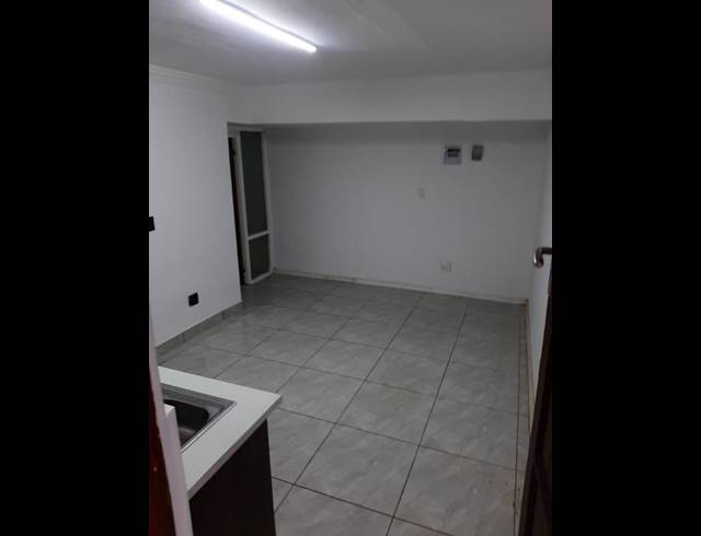 1 BEDROOM PROPERTY TO RENT IN GOODWOOD CENTRAL